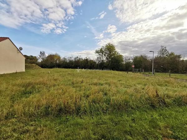 Vente                                                      Terrain
                        
                                                            à Saint-Blin