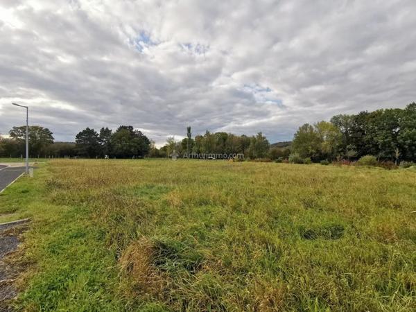 Vente                                                      Terrain
                        
                                                            à Saint-Blin