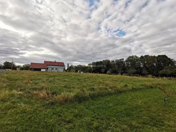 Vente                                                      Terrain
                        
                                                            à Saint-Blin