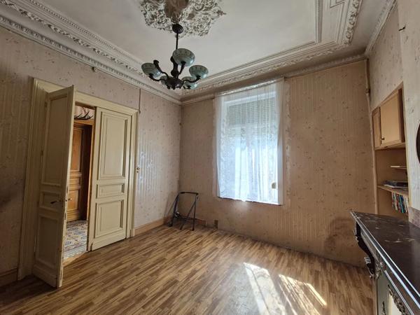Maison à vendre 10 pièces 210.8m² Jeumont (59460)