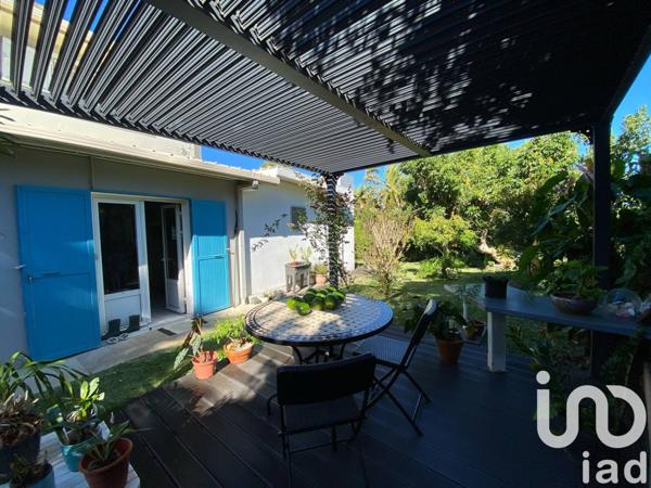 Maison 7 pièces de 225 m² à Saint-Pierre (97410)