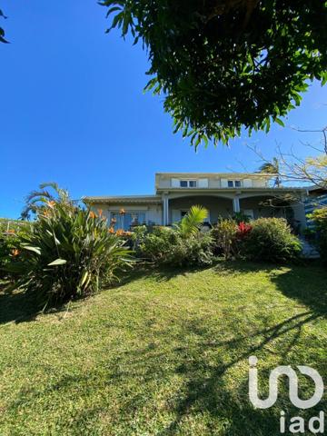 Maison 7 pièces de 225 m² à Saint-Pierre (97410)