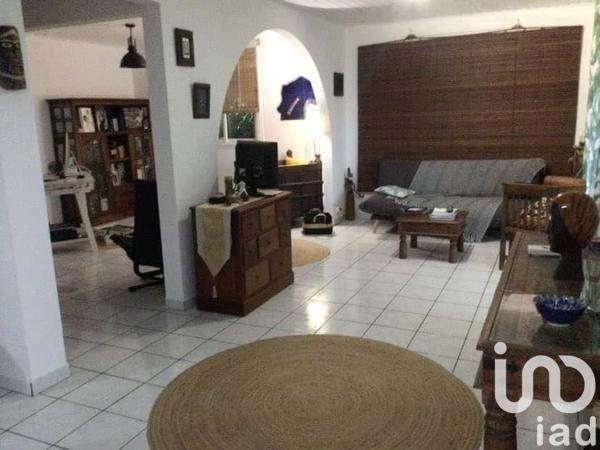 Maison 7 pièces de 225 m² à Saint-Pierre (97410)