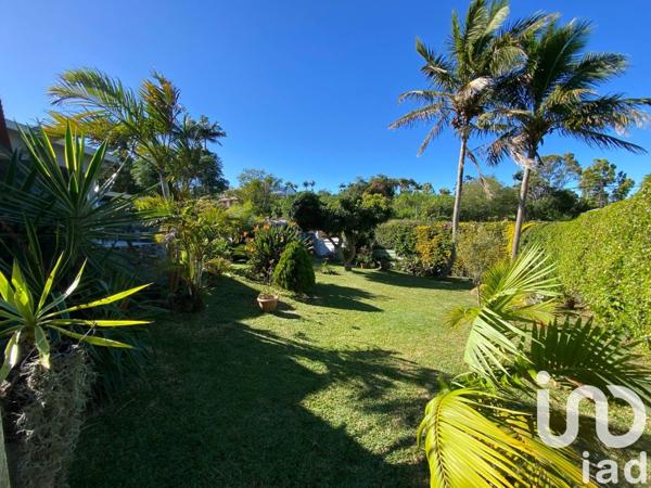 Maison 7 pièces de 225 m² à Saint-Pierre (97410)