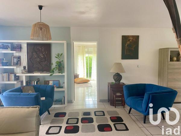 Maison 7 pièces de 225 m² à Saint-Pierre (97410)