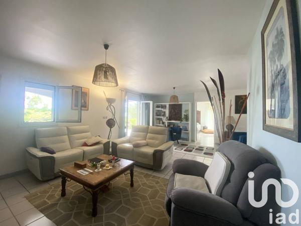 Maison 7 pièces de 225 m² à Saint-Pierre (97410)
