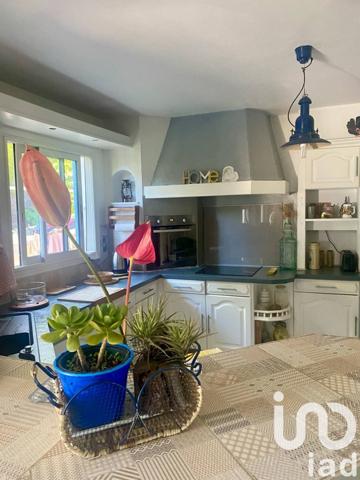 Maison 7 pièces de 225 m² à Saint-Pierre (97410)