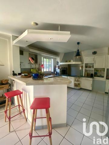 Maison 7 pièces de 225 m² à Saint-Pierre (97410)