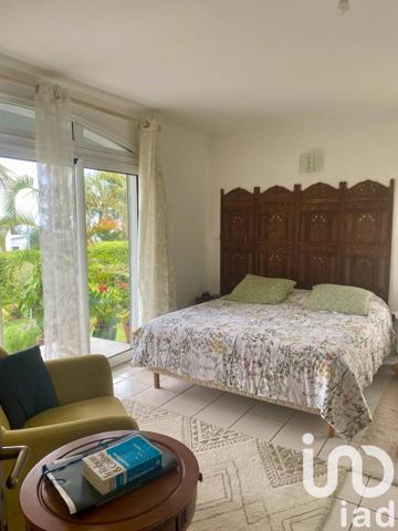 Maison 7 pièces de 225 m² à Saint-Pierre (97410)