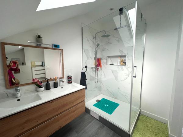 Maison 5 pièces130 m2 et dépendance 50m² sur terrain de 1165m² située à Paron