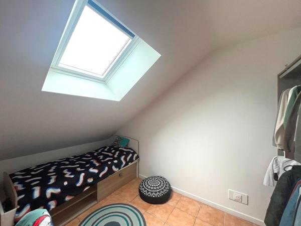 Maison 5 pièces130 m2 et dépendance 50m² sur terrain de 1165m² située à Paron