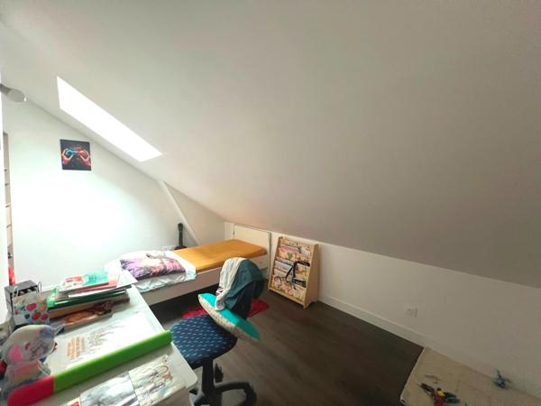 Maison 5 pièces130 m2 et dépendance 50m² sur terrain de 1165m² située à Paron