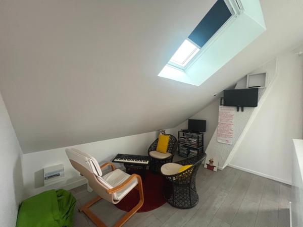 Maison 5 pièces130 m2 et dépendance 50m² sur terrain de 1165m² située à Paron