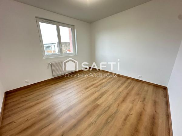 Appartement entièrement rénové, 2 chambres, balcon