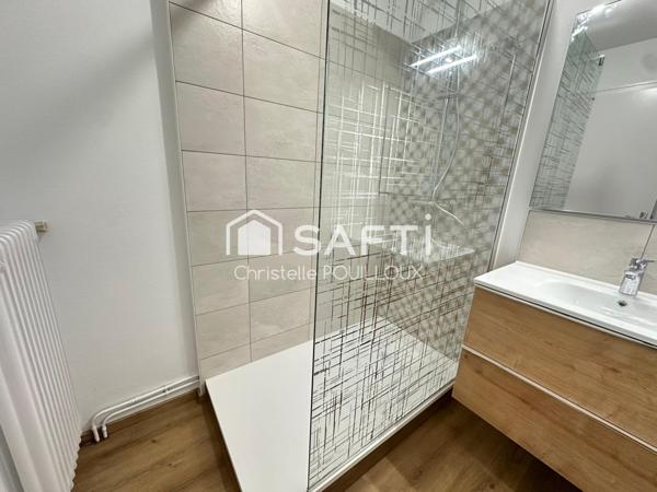 Appartement entièrement rénové, 2 chambres, balcon