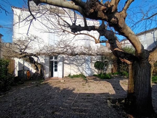 Maison spacieuse plein centre ville Aiguillon