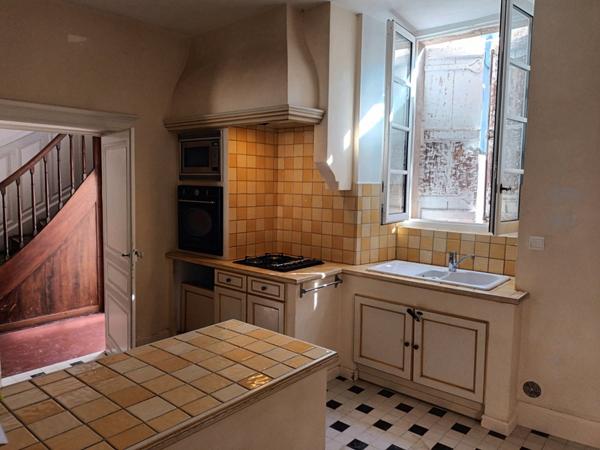 Maison spacieuse plein centre ville Aiguillon