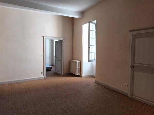 Maison spacieuse plein centre ville Aiguillon