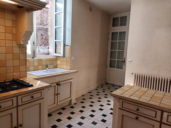 Maison spacieuse plein centre ville Aiguillon