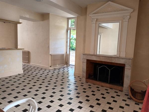 Maison spacieuse plein centre ville Aiguillon