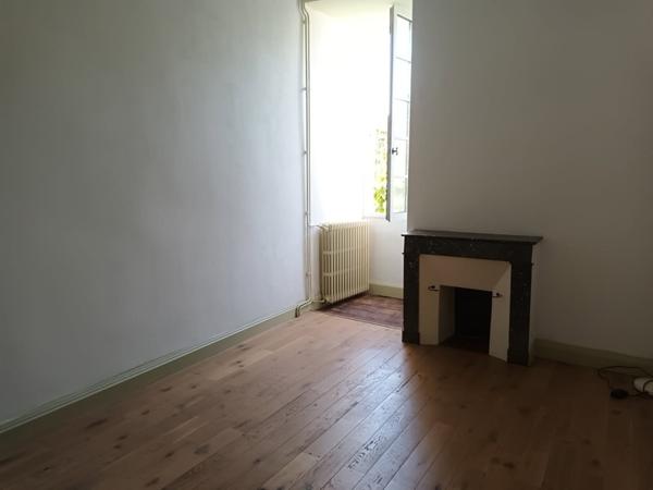 Maison spacieuse plein centre ville Aiguillon