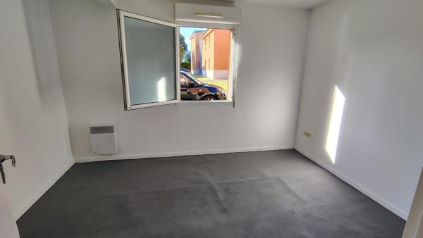 Appartement T2 bis en RDC et en très bon état de 54 m² avec terrasse et parking !