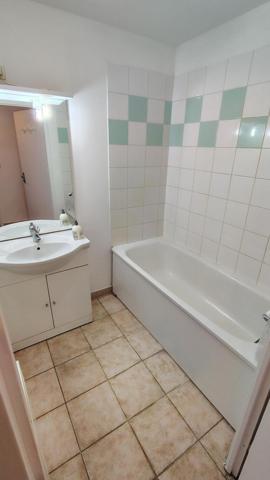 Appartement T2 bis en RDC et en très bon état de 54 m² avec terrasse et parking !