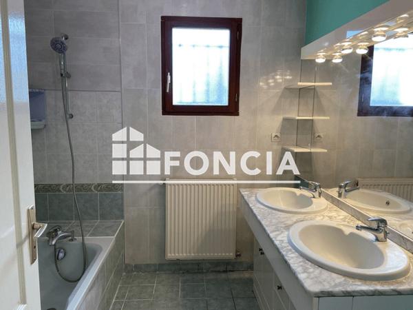 Location Maison 6 pièces 123.09 m² - 31 RUE DE LA GALBARDERIE Biard 86580
