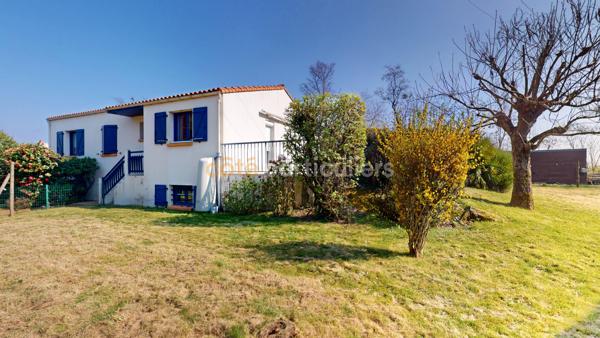 Vente
                Maison149 m² - 6 Pièces -
                    LES HERBIERS (85500)