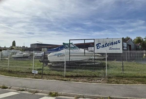Vente                                                      Fonds de commerce
                        
                     2 pièces                      330 m2                     à Muizon