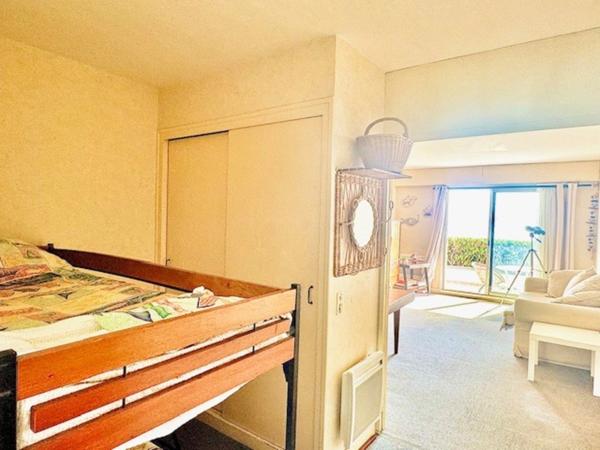 LA BAULE-APPARTEMENT T2-POSSIBILITÉ T3-FACE MER- TERRASSE-1 PARKING INTÉRIEUR ET 1 PARKING EXTÉRIEUR-