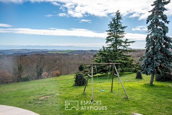Le panorama d’une maison singulière en Ardèche.