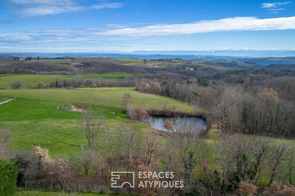 Le panorama d’une maison singulière en Ardèche.