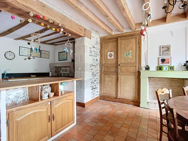 A VENDRE entre LA BOHALLE et BRAIN SUR L'AUTHION Maison ancienne et terrain d'environ 1100m²