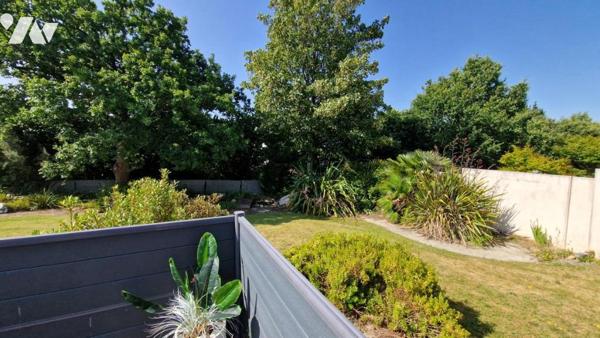 PLAIN-PIED DE TROIS CHAMBRES-JOLI JARDIN AVEC TERRASSE