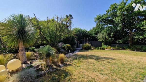 PLAIN-PIED DE TROIS CHAMBRES-JOLI JARDIN AVEC TERRASSE