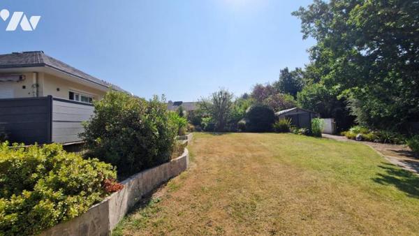 PLAIN-PIED DE TROIS CHAMBRES-JOLI JARDIN AVEC TERRASSE