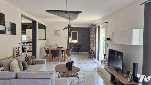 PLAIN-PIED DE TROIS CHAMBRES-JOLI JARDIN AVEC TERRASSE