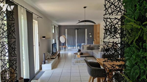 PLAIN-PIED DE TROIS CHAMBRES-JOLI JARDIN AVEC TERRASSE