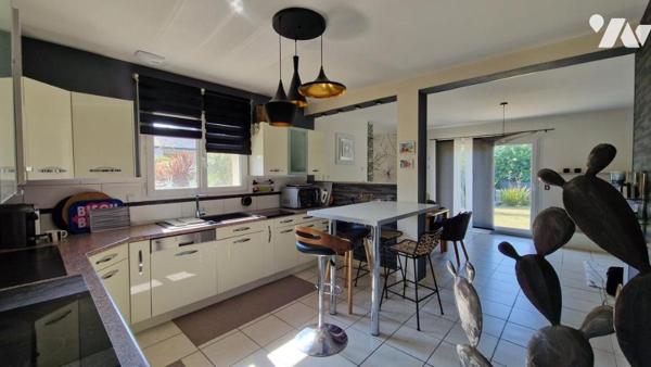 PLAIN-PIED DE TROIS CHAMBRES-JOLI JARDIN AVEC TERRASSE