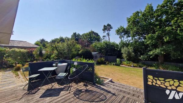 PLAIN-PIED DE TROIS CHAMBRES-JOLI JARDIN AVEC TERRASSE