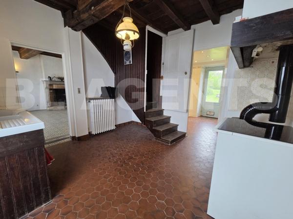 Maison ancienne de 75m² et ses dépendances et son terrain constructible, sur la route des Lacs du Mo