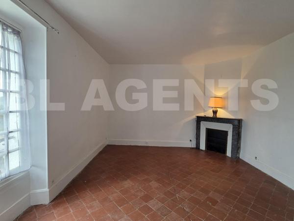 Maison ancienne de 75m² et ses dépendances et son terrain constructible, sur la route des Lacs du Mo