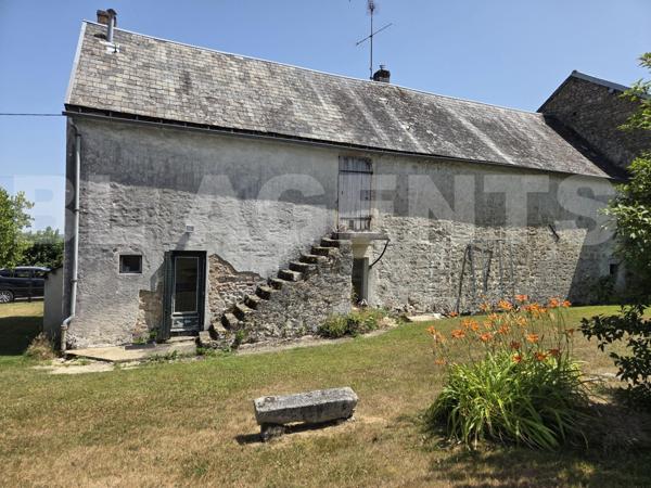Maison ancienne de 75m² et ses dépendances et son terrain constructible, sur la route des Lacs du Mo