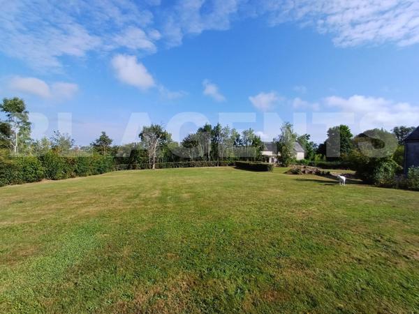 Maison ancienne de 75m² et ses dépendances et son terrain constructible, sur la route des Lacs du Mo