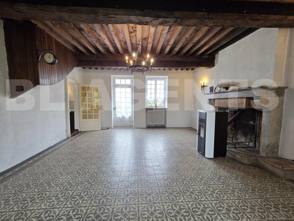 Maison ancienne de 75m² et ses dépendances et son terrain constructible, sur la route des Lacs du Mo