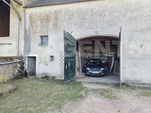Maison ancienne de 75m² et ses dépendances et son terrain constructible, sur la route des Lacs du Mo