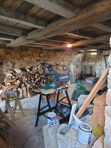 Maison ancienne de 75m² et ses dépendances et son terrain constructible, sur la route des Lacs du Mo