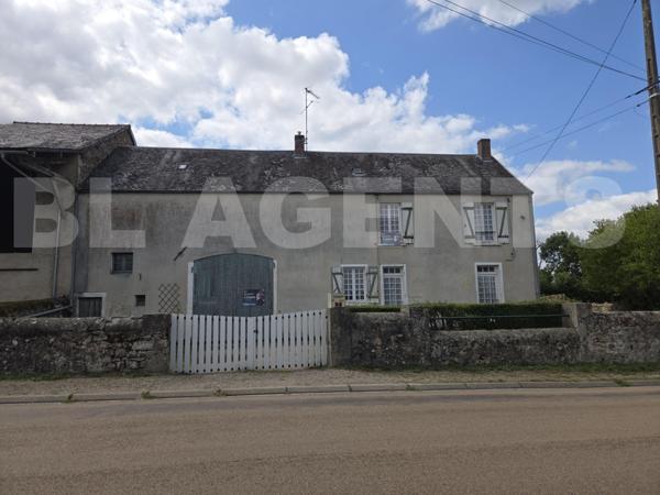 Maison ancienne de 75m² et ses dépendances et son terrain constructible, sur la route des Lacs du Mo