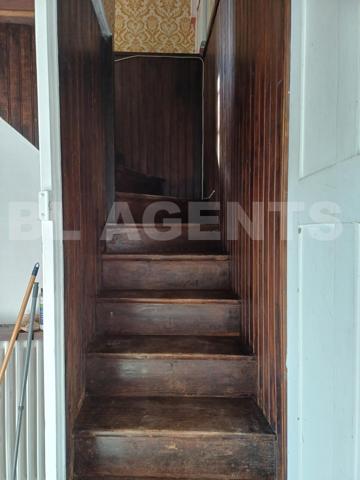 Maison ancienne de 75m² et ses dépendances et son terrain constructible, sur la route des Lacs du Mo